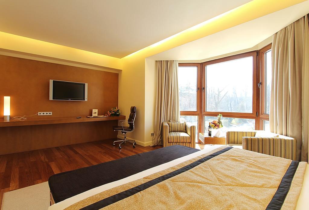 The Dostyk Hotel Almaty Exteriér fotografie