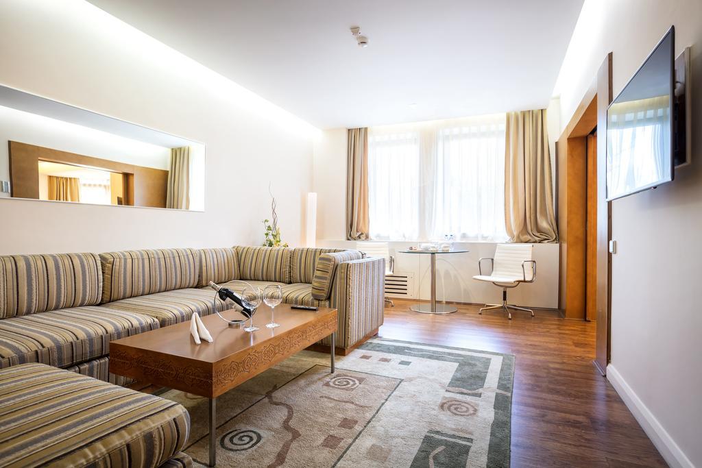 The Dostyk Hotel Almaty Exteriér fotografie